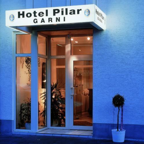 Hotel Pilar Garni โคโลญ ภายนอก รูปภาพ