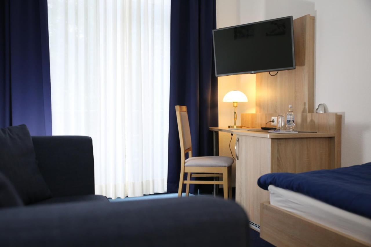 Hotel Pilar Garni โคโลญ ภายนอก รูปภาพ